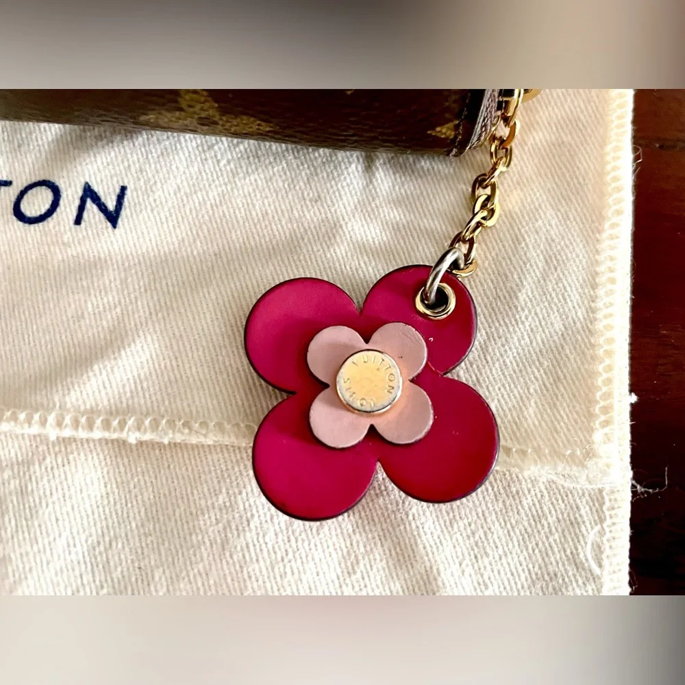 Louis Vuitton Clemence wallet blooming flowers Fuchsia 
EXCELLENT CONDITION - Picture 14 of 16